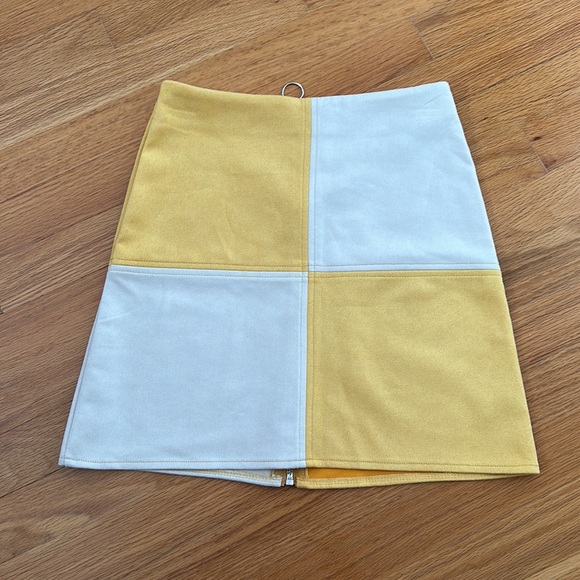 Yellow and Cream Suede Mini Skirt Brand New with Tags - Picture 3 of 3